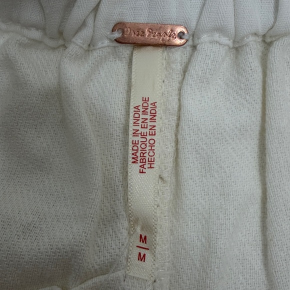 Free People White  High Rise Shorts Drawstring Oversized fit size Medium.NWT - Picture 5 of 8